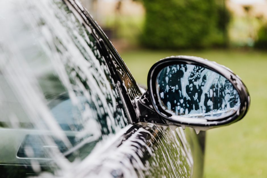 Professional car washing and exterior auto detailing